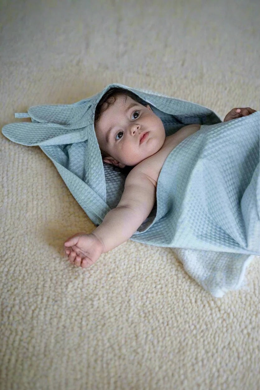 Baby towel with bunny ears mint