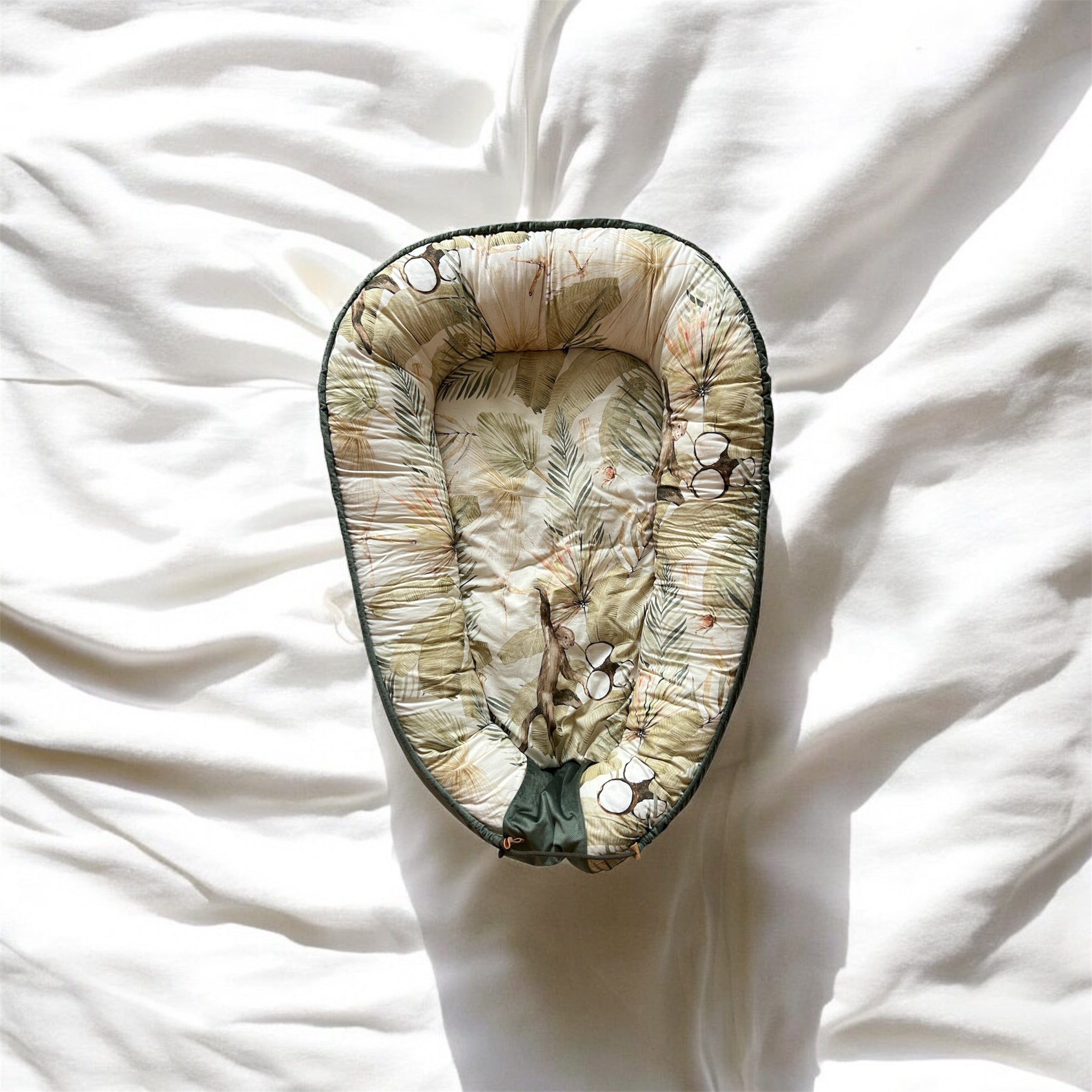 Preloved baby nest with a velvet exterior and a patterned interior